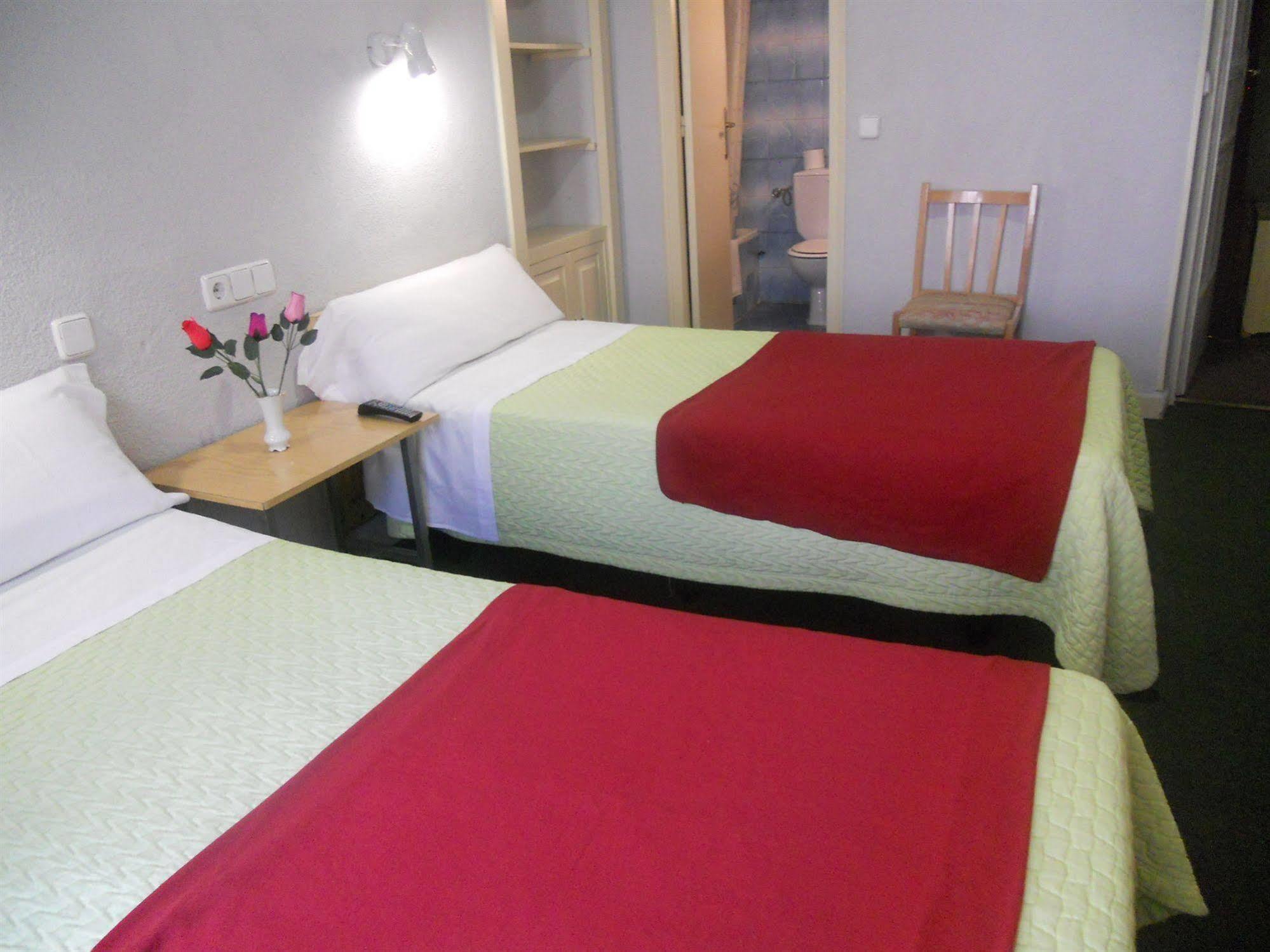 Hostal Olga Madrid Eksteriør billede